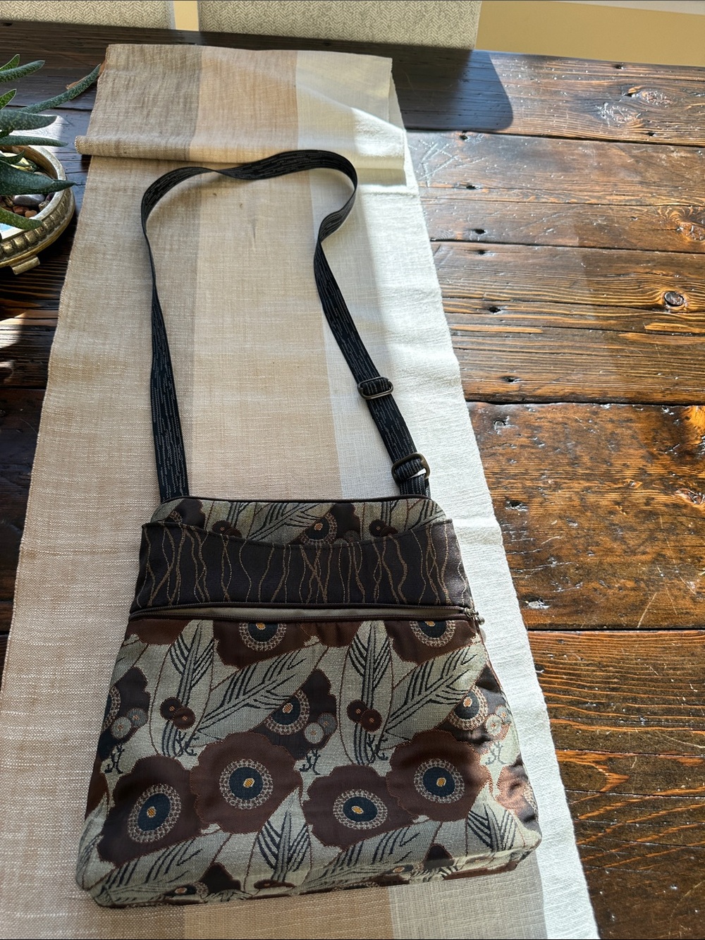 Stylish Floral Fabric Crossbody Bag in Brown and Cream